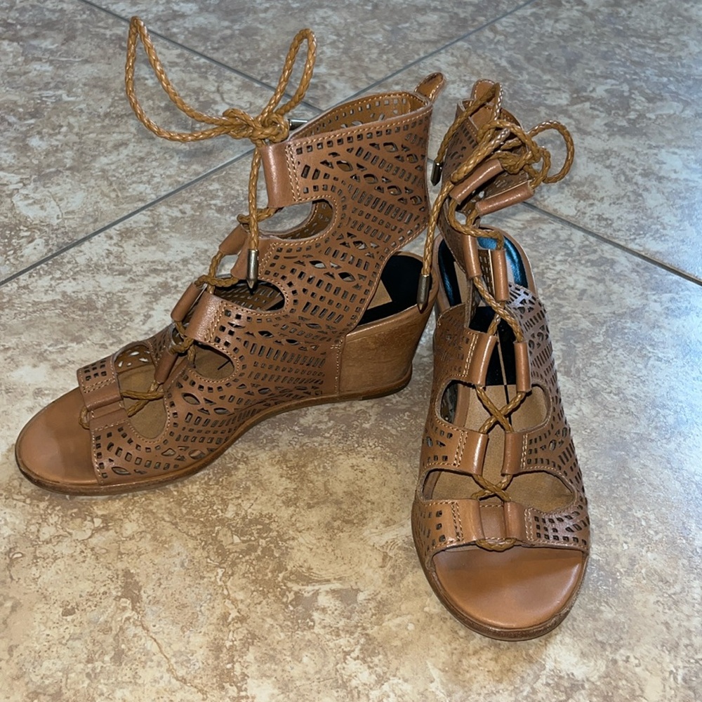 DOLCE VITA Perforated leather Lace Up Wedge Sandals